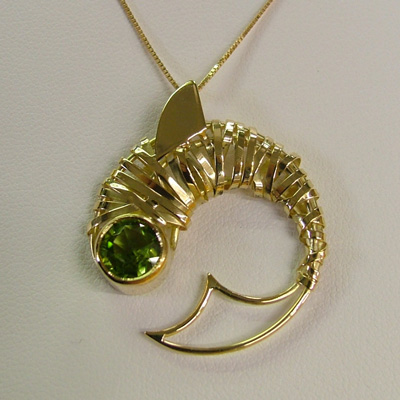Fish Necklace Jewelry on Italian 18k Gold Jewelry  Green Peridot Fish Pendant