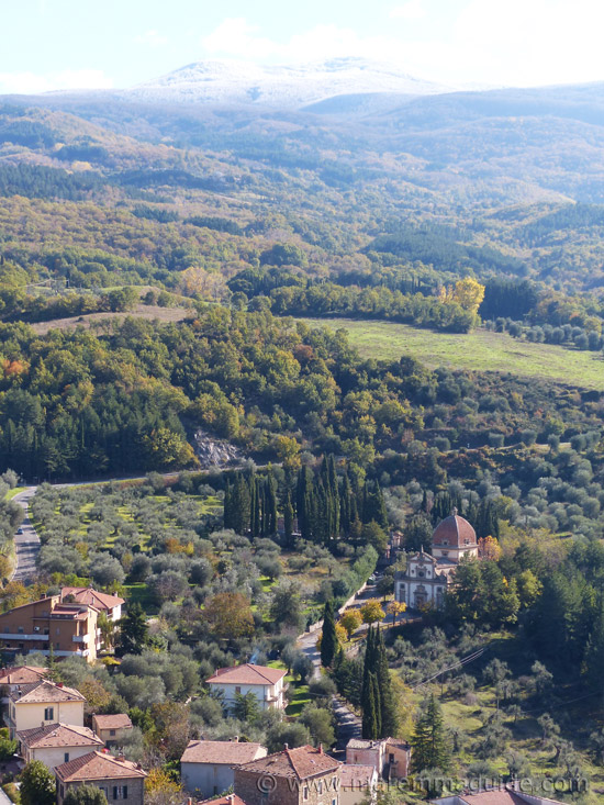 Tuscany town house for sale with a magnificent view of Monte Amiata in Maremma in November with snow. Seggiano.